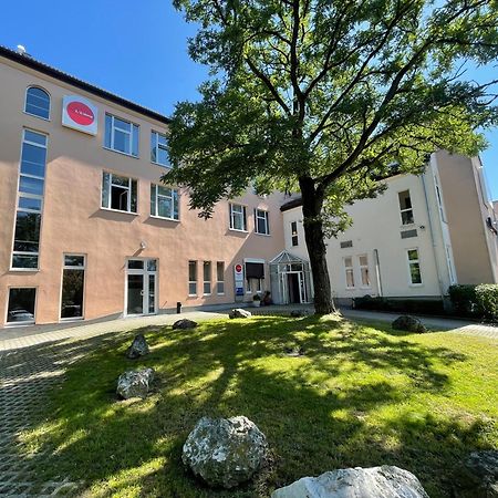 1, 2, Sleep Boardinghouse Unterschleissheim Zentrum Bagian luar foto