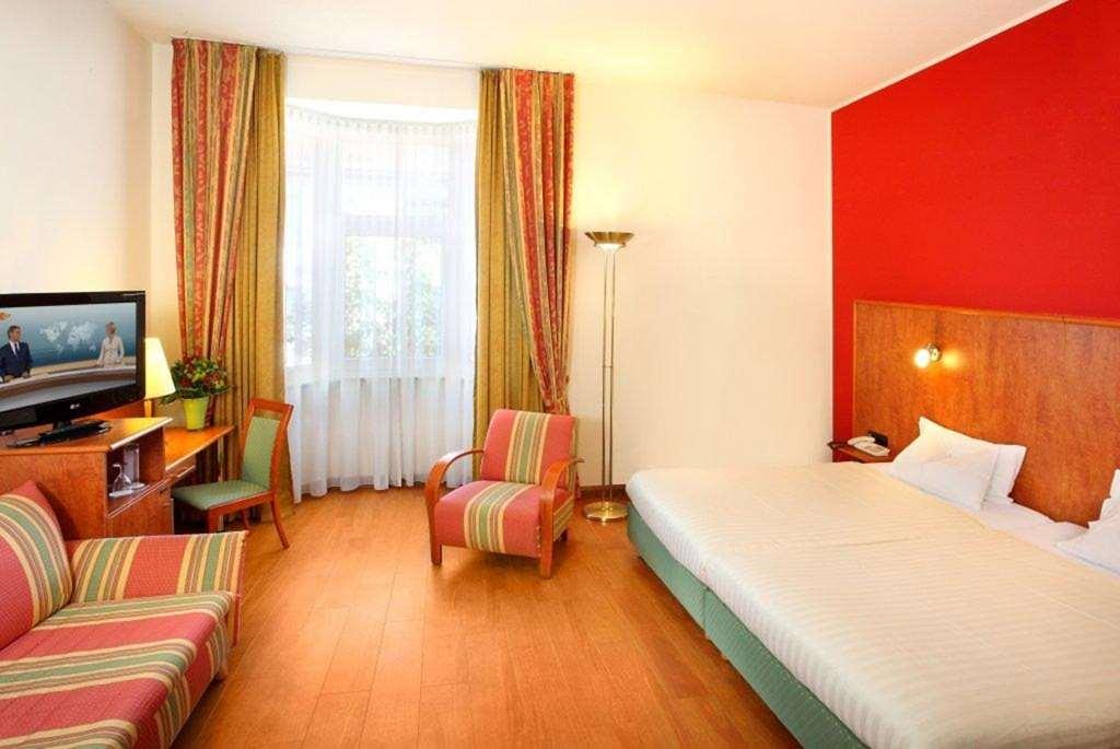 1, 2, Sleep Boardinghouse Unterschleissheim Zentrum Ruang foto