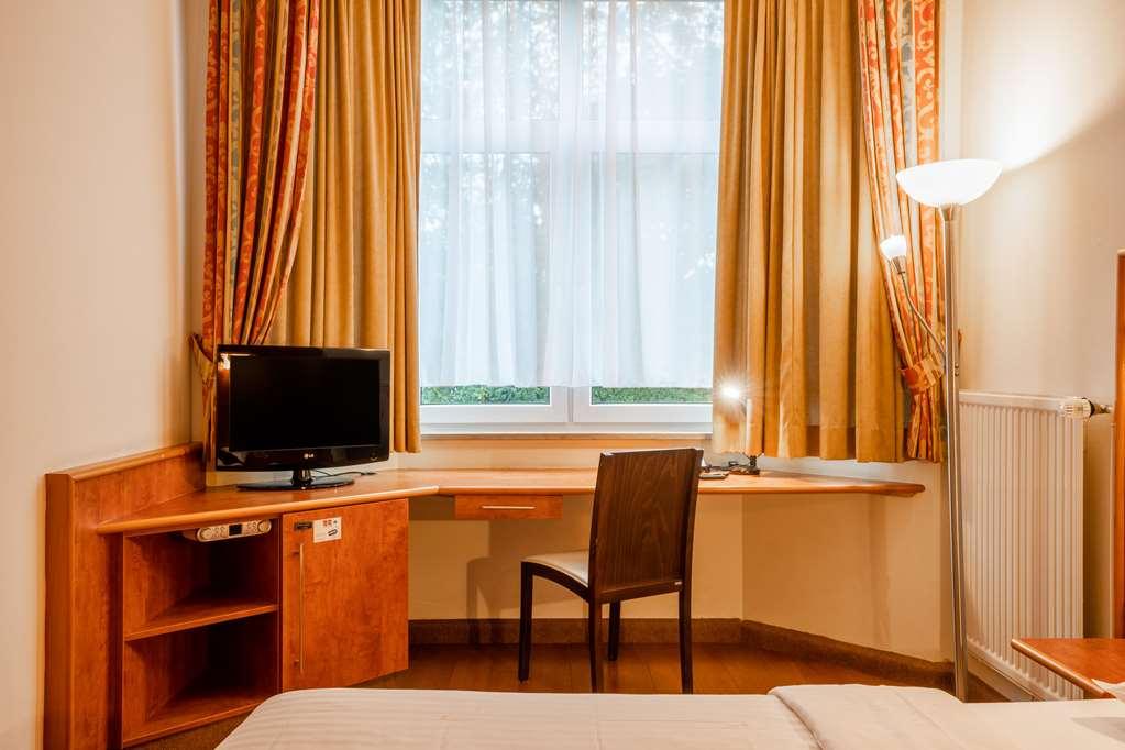 1, 2, Sleep Boardinghouse Unterschleissheim Zentrum Ruang foto