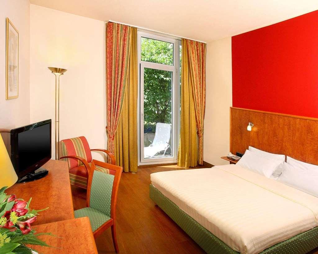 1, 2, Sleep Boardinghouse Unterschleissheim Zentrum Bagian luar foto