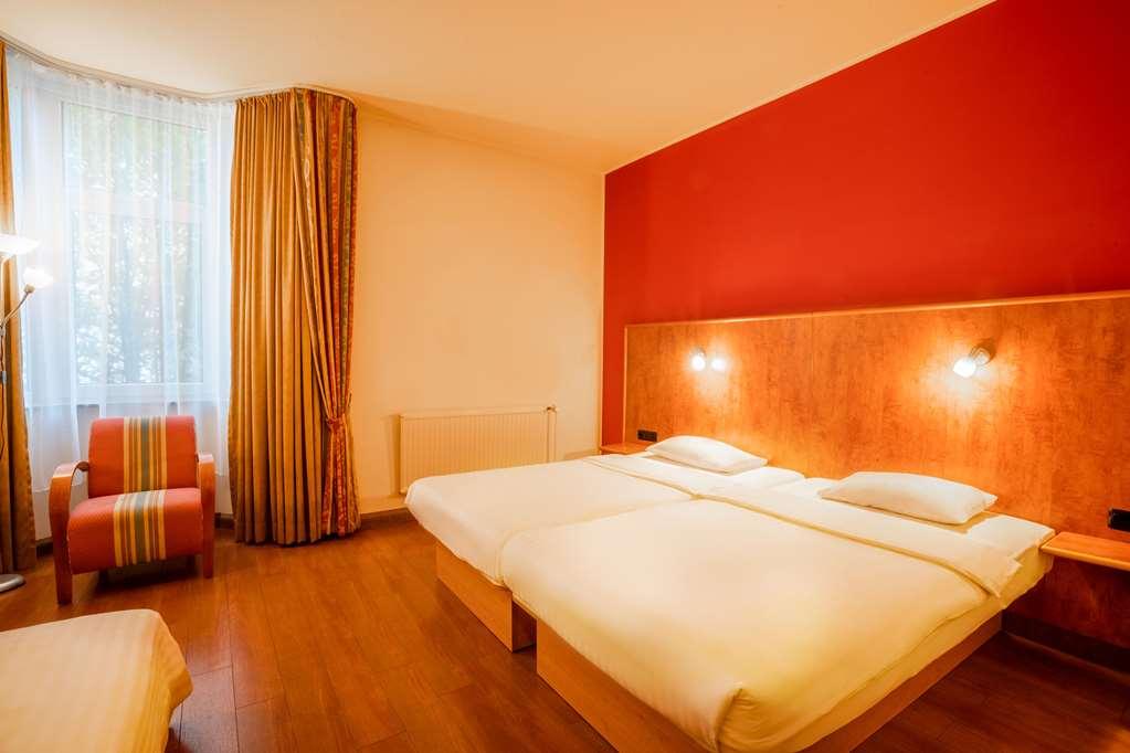 1, 2, Sleep Boardinghouse Unterschleissheim Zentrum Ruang foto