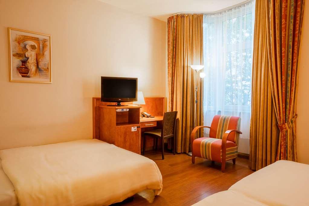 1, 2, Sleep Boardinghouse Unterschleissheim Zentrum Ruang foto