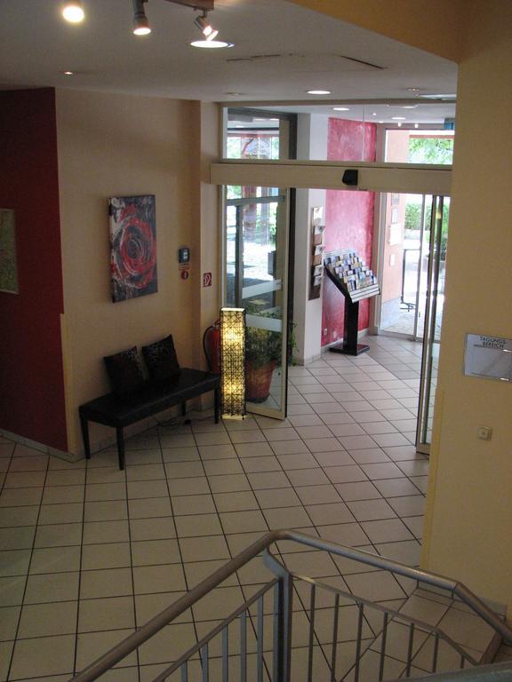 1, 2, Sleep Boardinghouse Unterschleissheim Zentrum Bagian luar foto