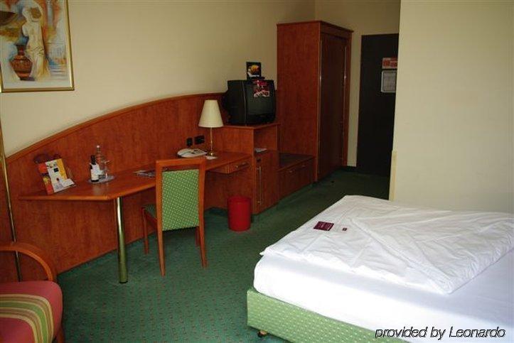 1, 2, Sleep Boardinghouse Unterschleissheim Zentrum Bagian luar foto