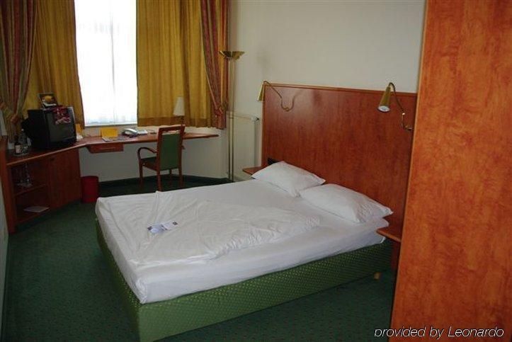 1, 2, Sleep Boardinghouse Unterschleissheim Zentrum Bagian luar foto