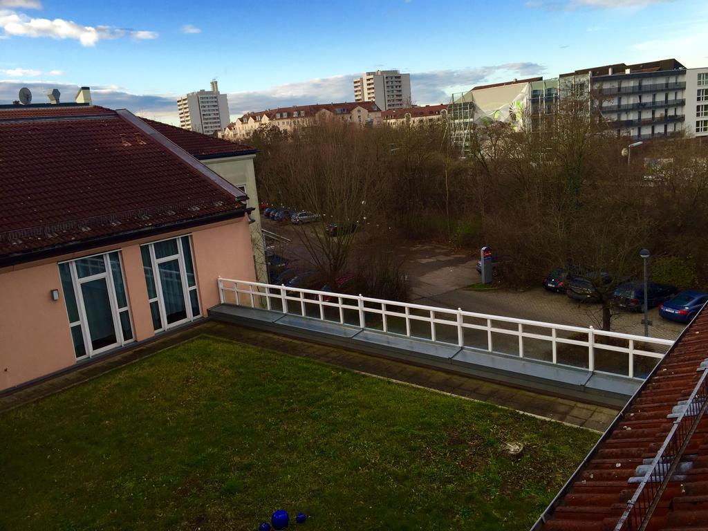 1, 2, Sleep Boardinghouse Unterschleissheim Zentrum Bagian luar foto