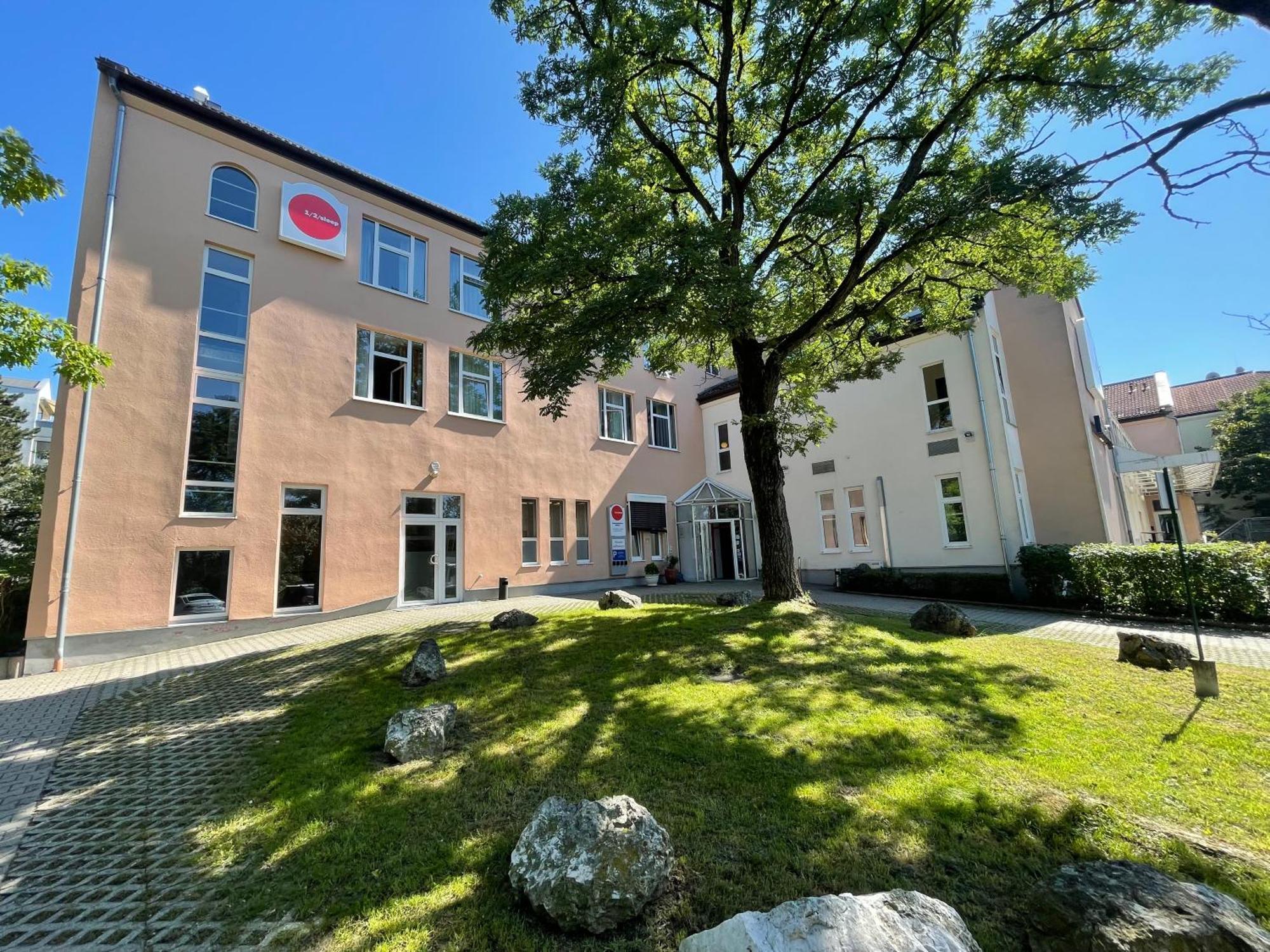 1, 2, Sleep Boardinghouse Unterschleissheim Zentrum Bagian luar foto