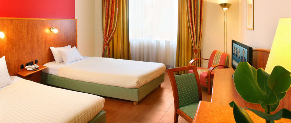 1, 2, Sleep Boardinghouse Unterschleissheim Zentrum Bagian luar foto