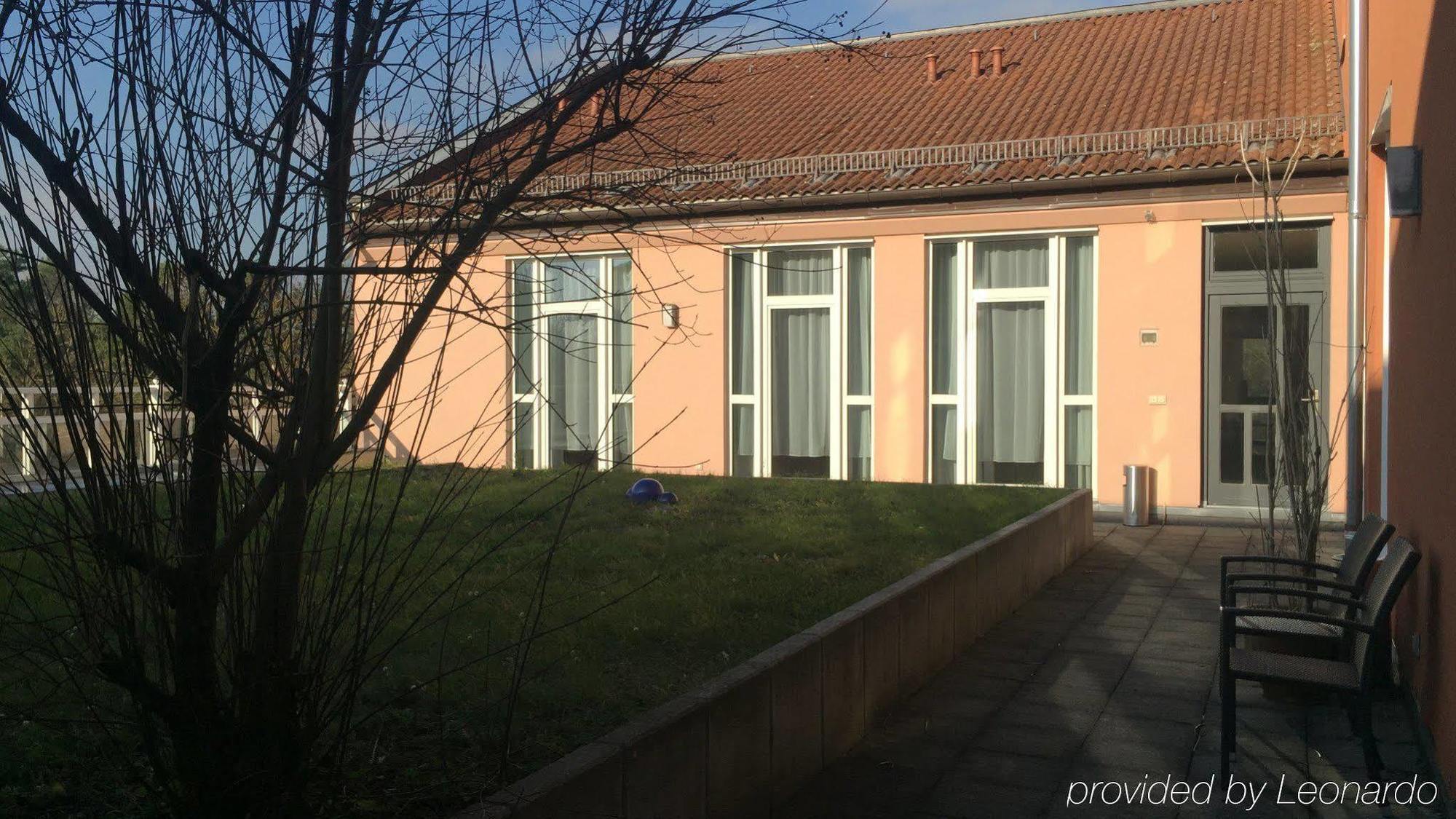 1, 2, Sleep Boardinghouse Unterschleissheim Zentrum Bagian luar foto