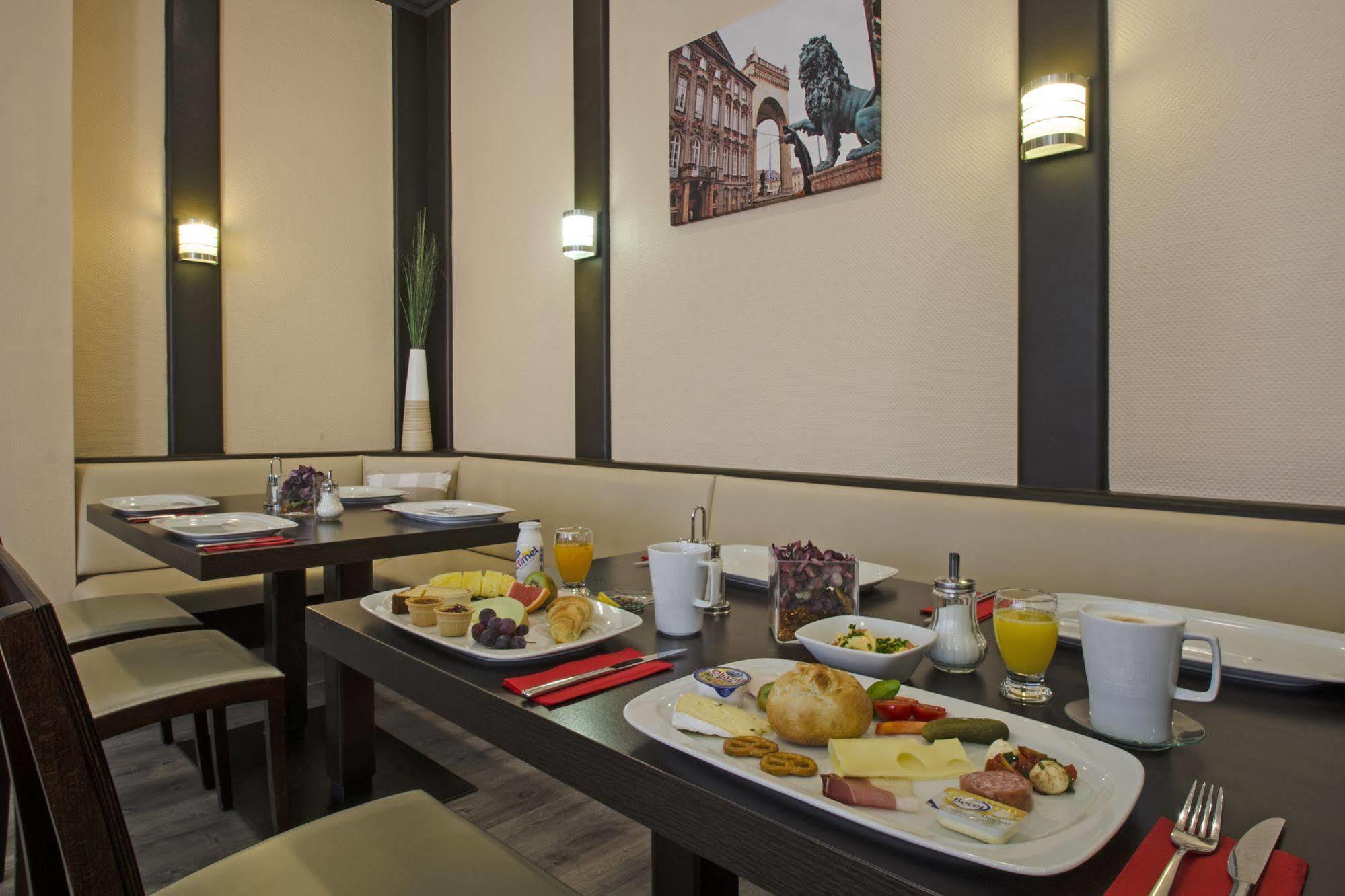 1, 2, Sleep Boardinghouse Unterschleissheim Zentrum Bagian luar foto