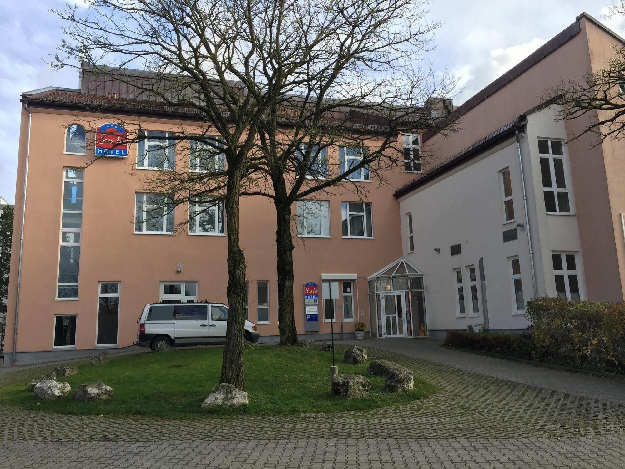 1, 2, Sleep Boardinghouse Unterschleissheim Zentrum Bagian luar foto