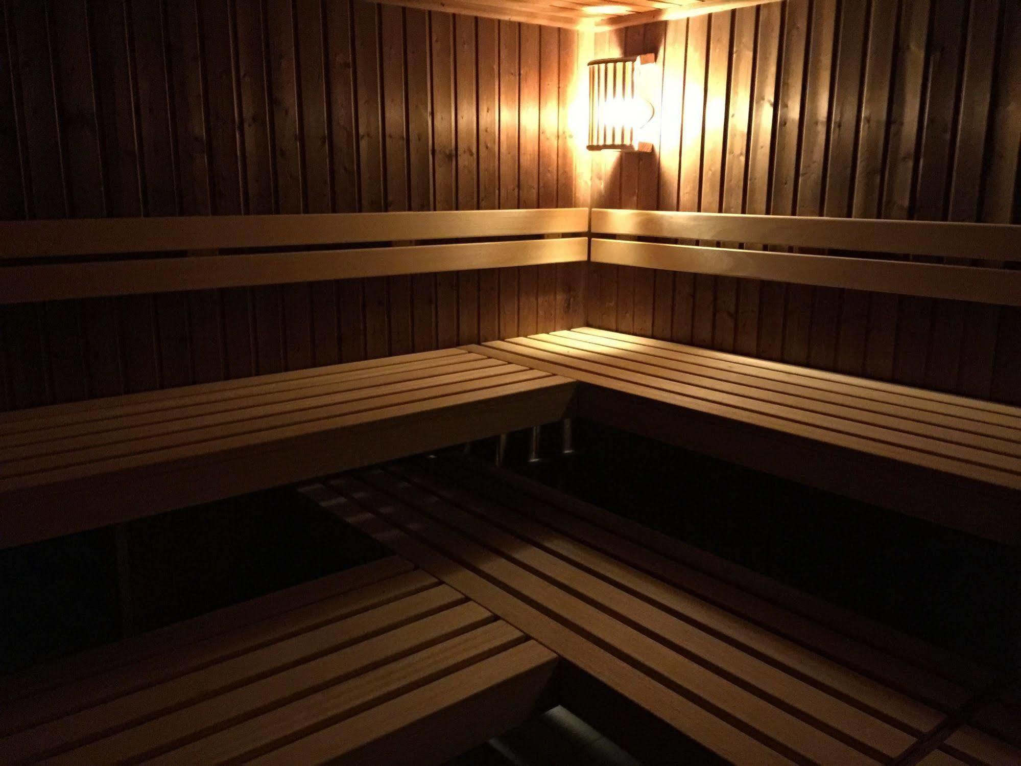 1, 2, Sleep Boardinghouse Unterschleissheim Zentrum Bagian luar foto