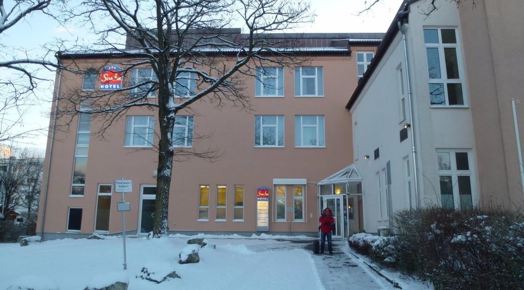 1, 2, Sleep Boardinghouse Unterschleissheim Zentrum Bagian luar foto